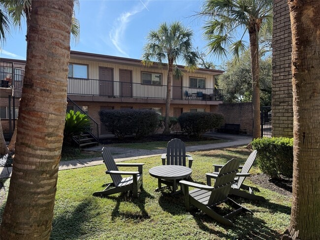 Building Photo - 1530 Heights Blvd