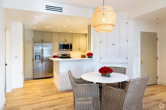 2BR, 2BA - 1,100SF - Dining Area - Plymouth Apartments