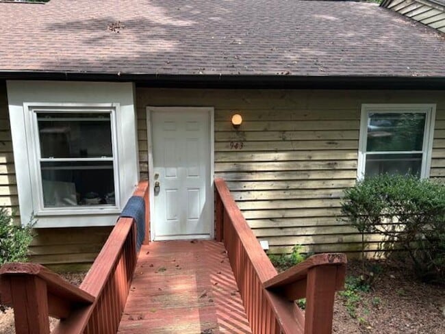 Foto del edificio - 943 W Chatham St