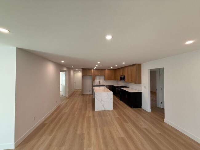 Foto del edificio - 4960 Rockford Dr