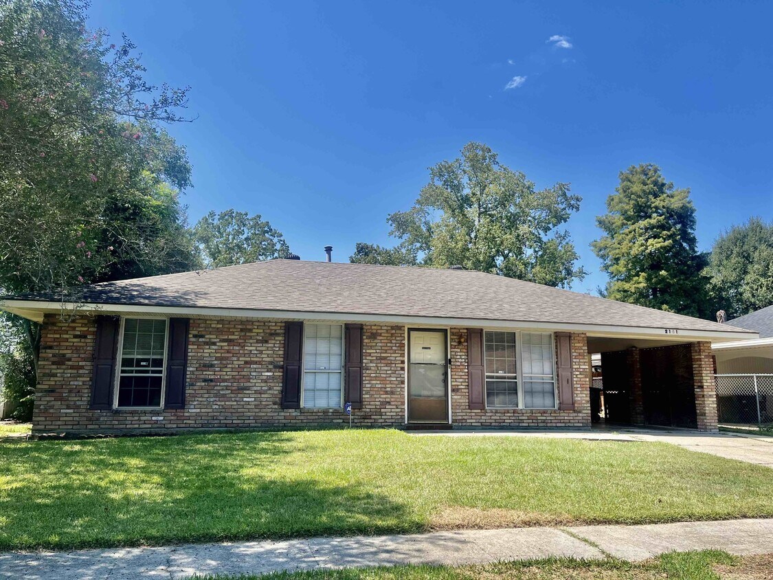 Primary Photo - 2141 Shady Oaks Dr