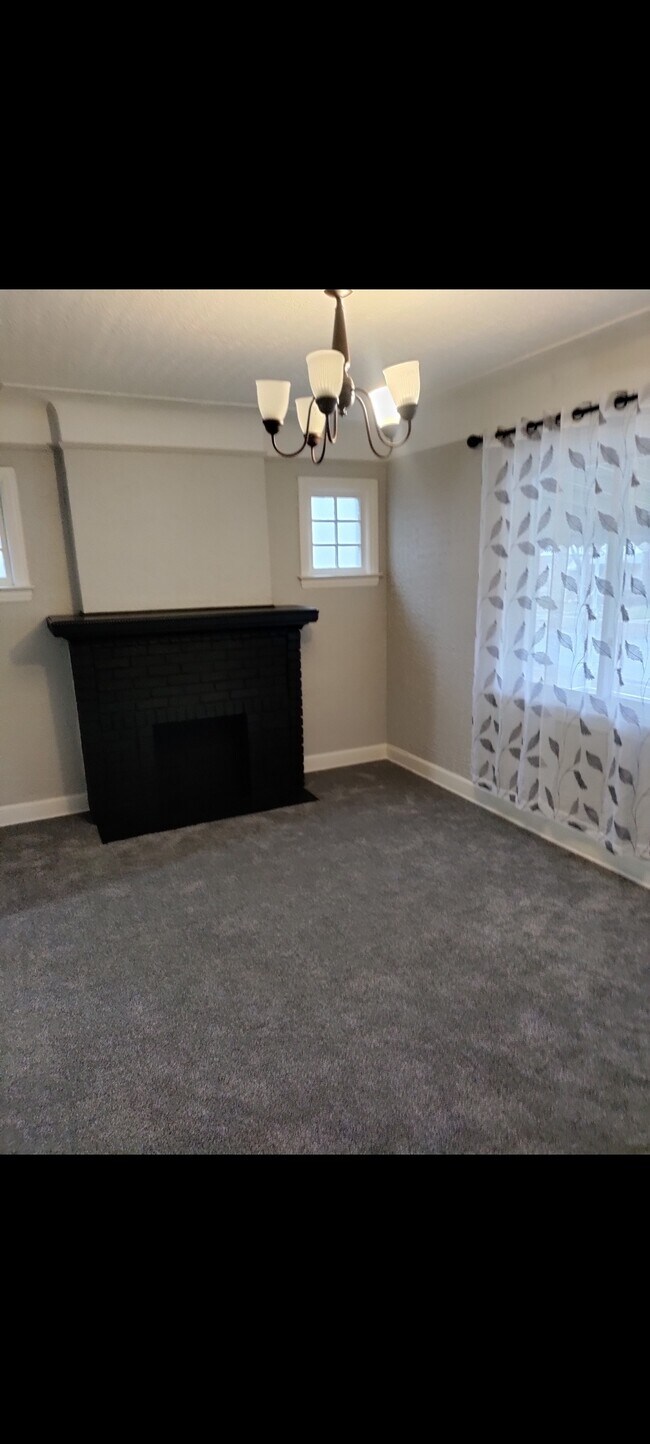 Sala de estar - 6829 Abington Ave