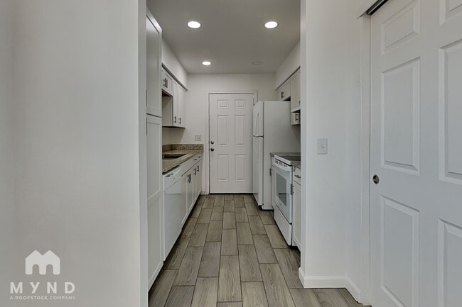 Building Photo - 6657 W Ocotillo Rd