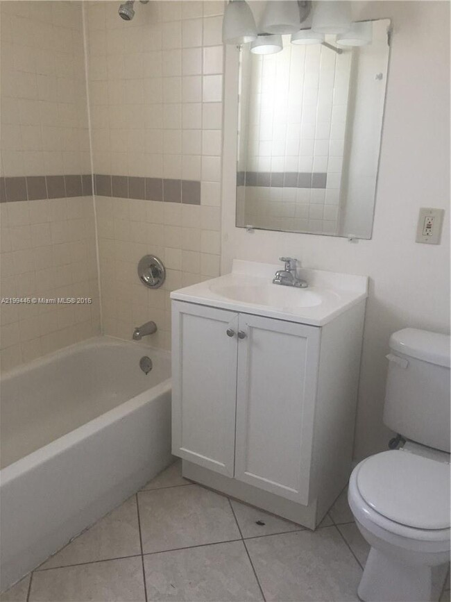 Foto del edificio - 3 bedroom in Opa Locka FL 33054