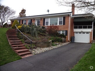 Building Photo - 6620 Skyline Ct