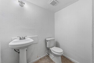 Building Photo - 12054 Beechnut St