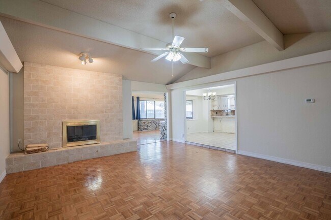 Building Photo - 3 Bed / 2 Bath in South Tulsa!