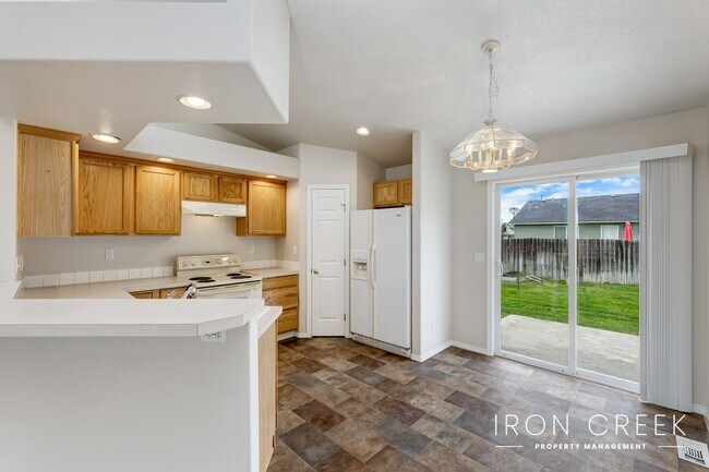 Building Photo - Welcome to this charming, centrally locate...