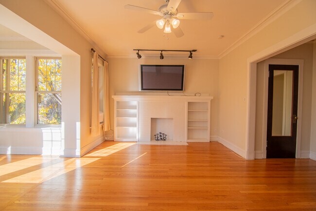 Building Photo - 5861 N Magnolia Ave