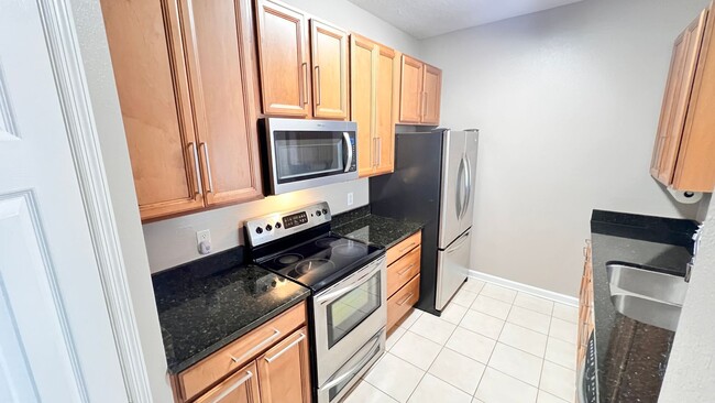 Building Photo - Available NOW! Cozy 3 Bedroom/2 Bath Unit ...