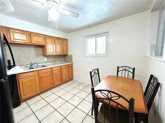 Building Photo - 301 Martin Ave