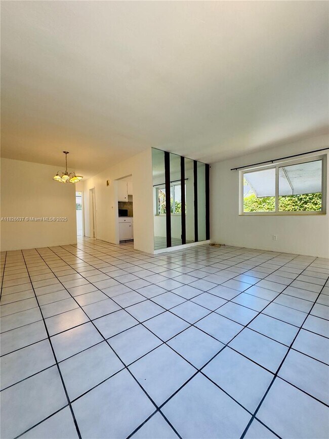 Foto del edificio - 1747 NE 169th St