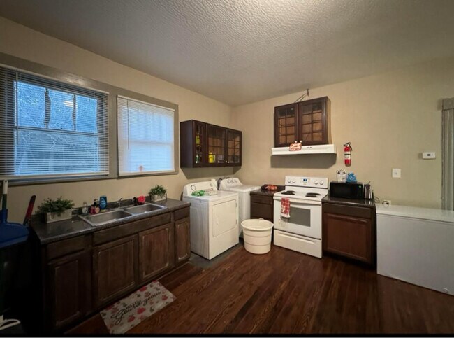 Foto del edificio - 721 Pearl River Ave