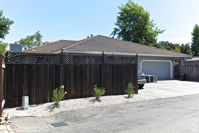 Building Photo - 601-603 Curtin Ln