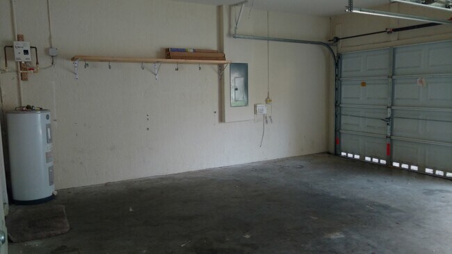 Building Photo - 1712 NE 9th Dr