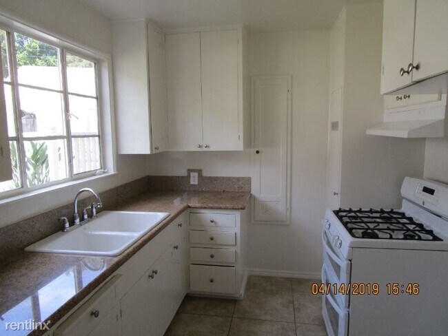 Building Photo - 1798 Grevelia St