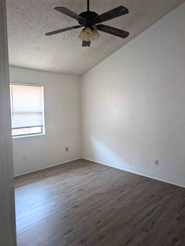 Foto principal - 102 E Truman Ave