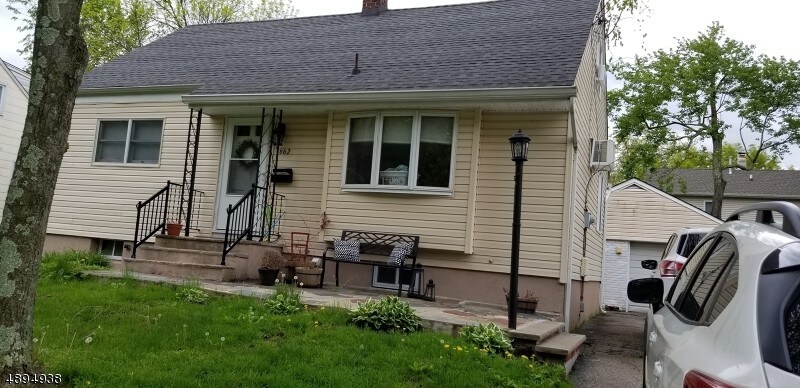 Primary Photo - 662 Grove St