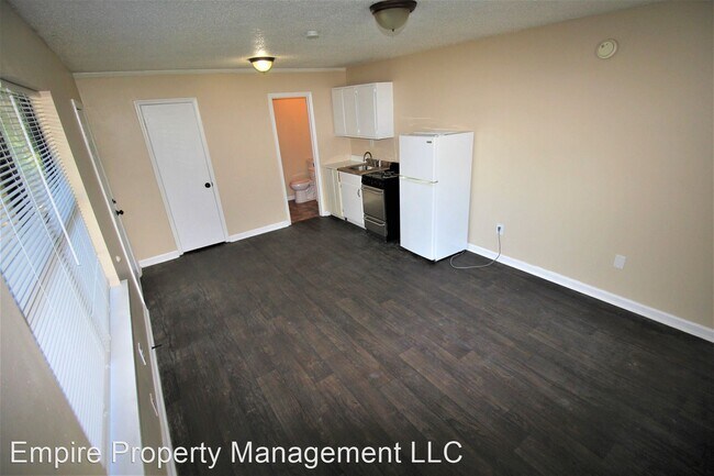 Foto del edificio - 1 br, 1 bath Apartment - 1310 Halsey Ave NE