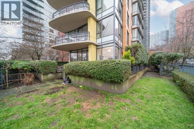 Building Photo - 9 Smithe Mews