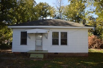 Building Photo - 245 N Main St