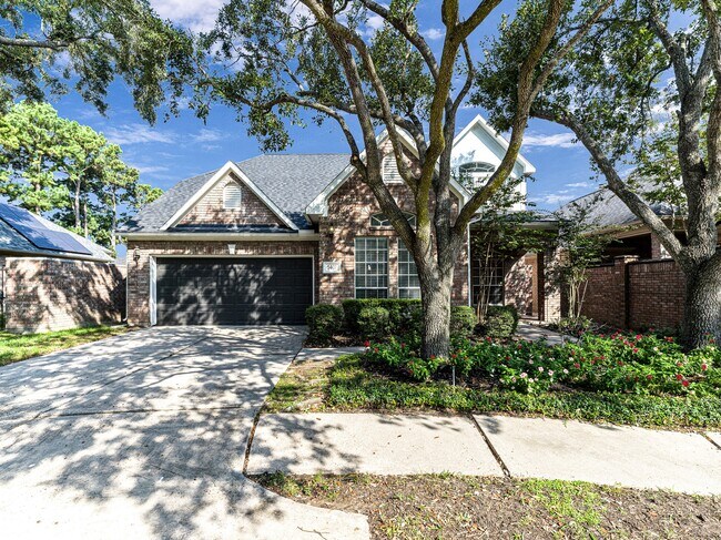 Foto del edificio - 5407 Lake Pl Dr