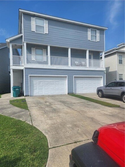Building Photo - 870 Marina Dr