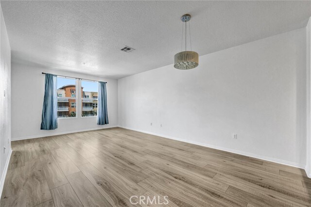 Foto del edificio - 12688 W Chapman Ave