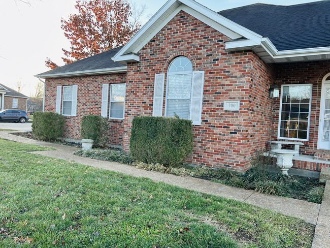 Building Photo - 700 Sudbury Dr