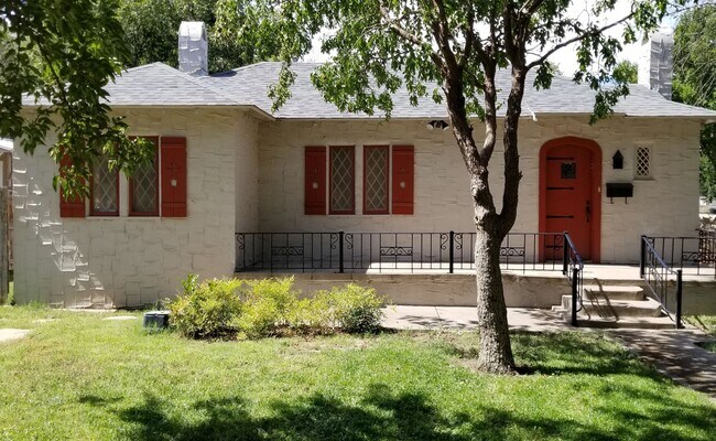 Main House - 414 N Michigan Ave