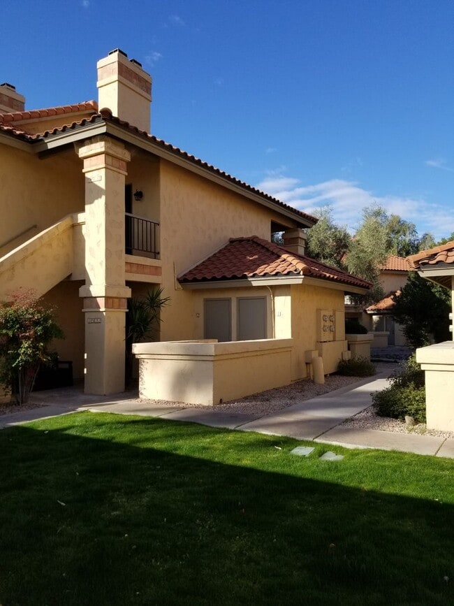 Building Photo - 9711-9711 E Mountain View Rd