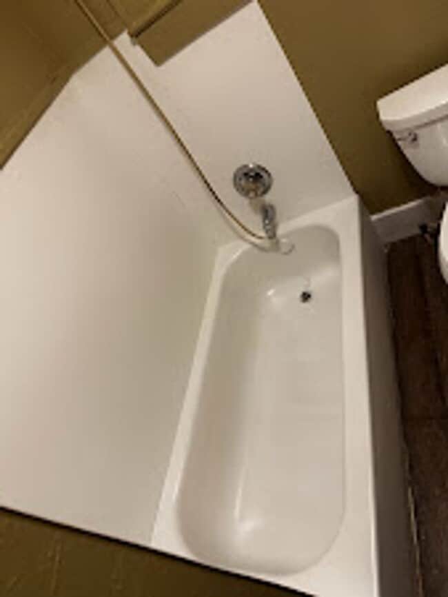 Building Photo - MOVE IN SPECIAL!! FIRST MONTH FREE!