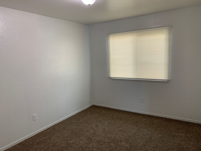 Building Photo - New Remodeled Duplex in Modesto