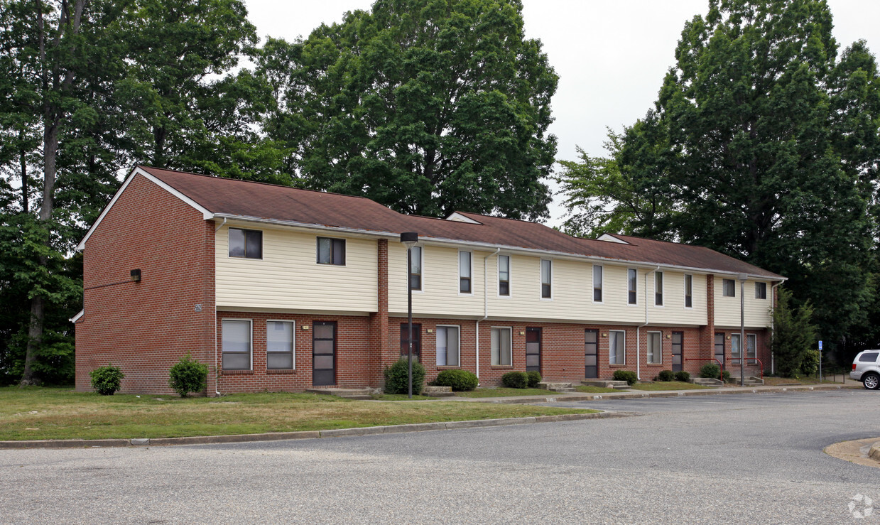 Primary Photo - Oyster Point Apartments