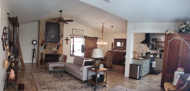 Building Photo - Eustis 2 Bed 2 Bath Single Family Home