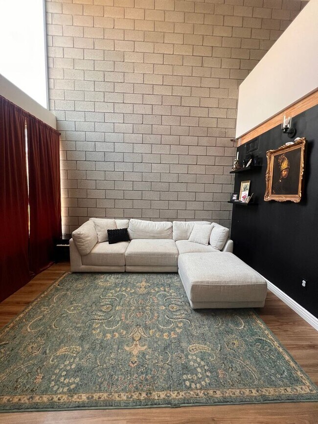 Foto del edificio - Modern Downtown Loft – Walkable, Stylish, ...