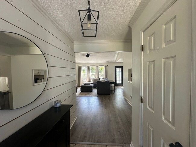 Building Photo - 3BR / 2BA with Garage Close to Dam Neck in...