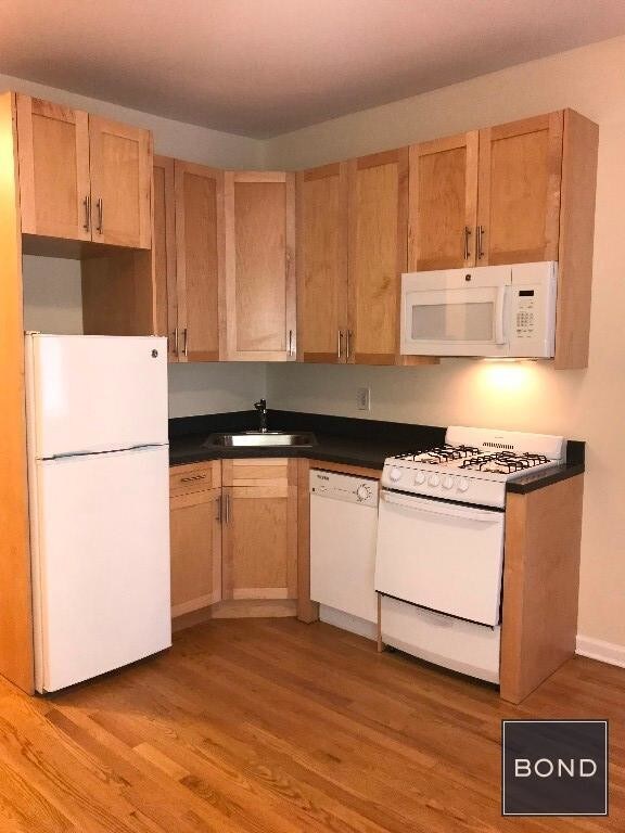 Primary Photo - 117 E 14th St