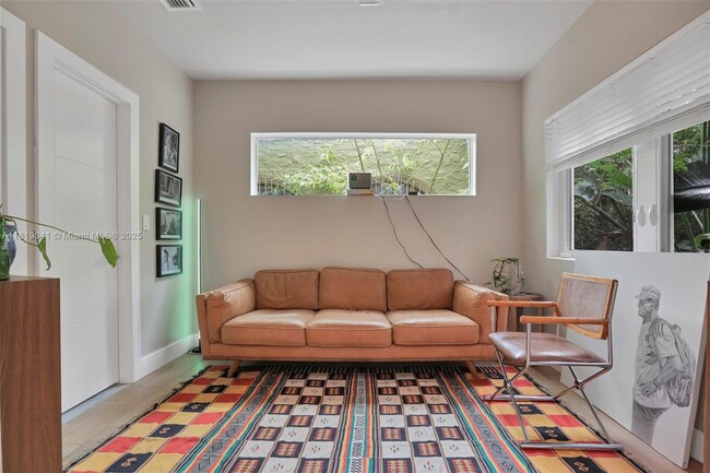Building Photo - 405 NE 90th St