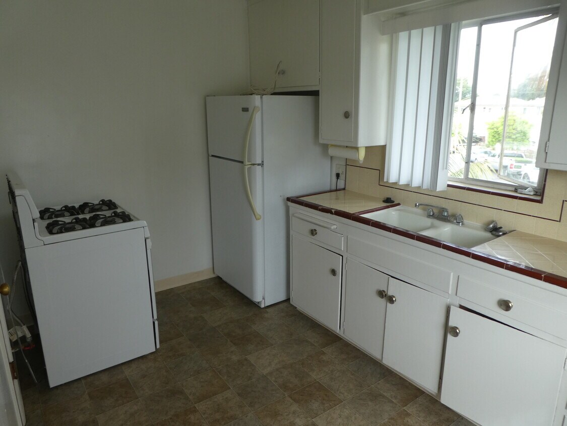 Primary Photo - 3060 Luna Dr