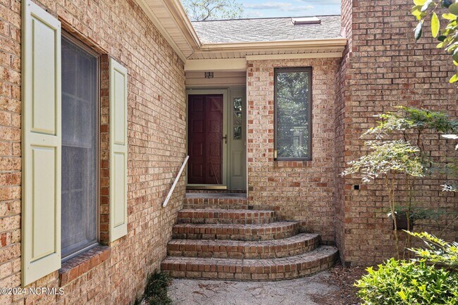 Building Photo - 5722 Gondolier Dr
