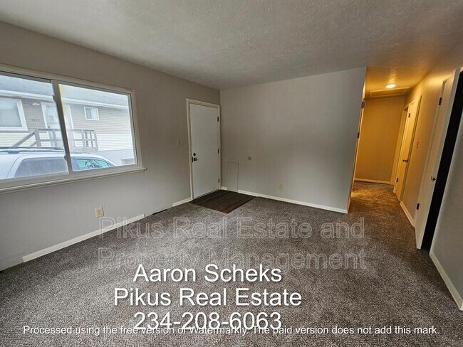 Building Photo - 3643 Albrecht Ave