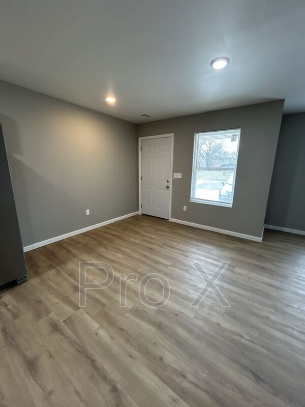 Building Photo - 714 Columbus St