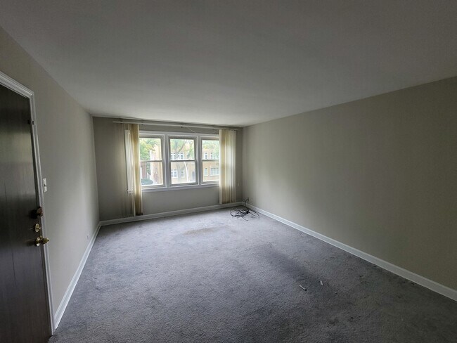 Building Photo - 2732 W Lunt Ave