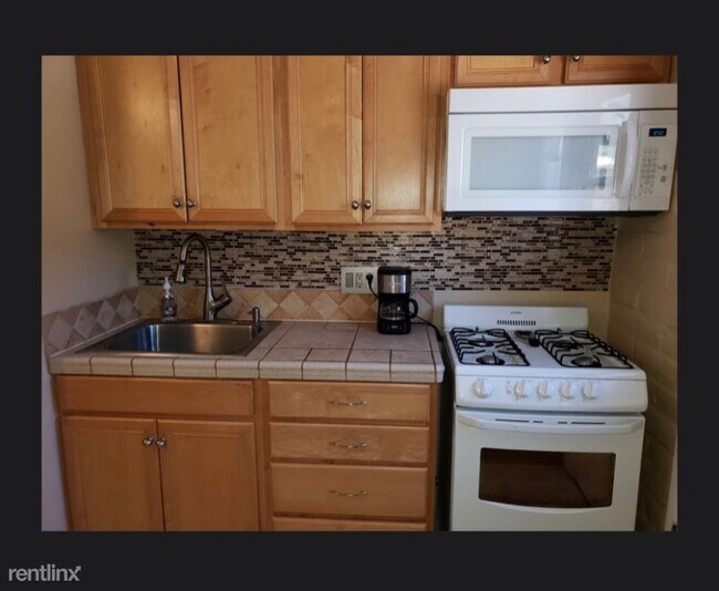 Building Photo - 322 South La Cañada Drive
