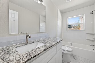 Building Photo - 10603 Highland Woods Dr