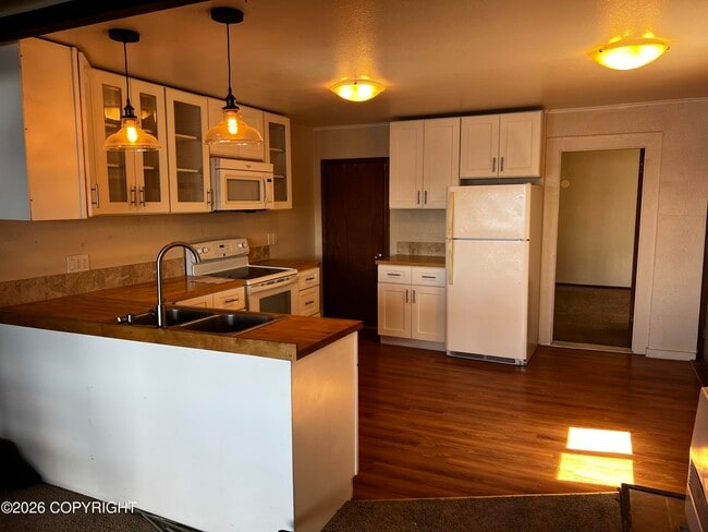 Building Photo - 675-677 Sunset Dr