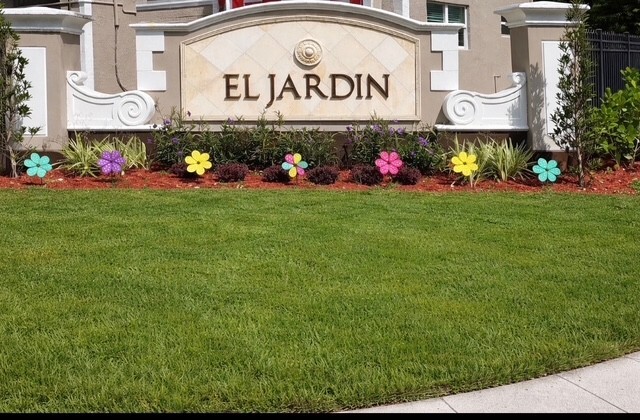 Foto del edificio - El Jardin Apartments