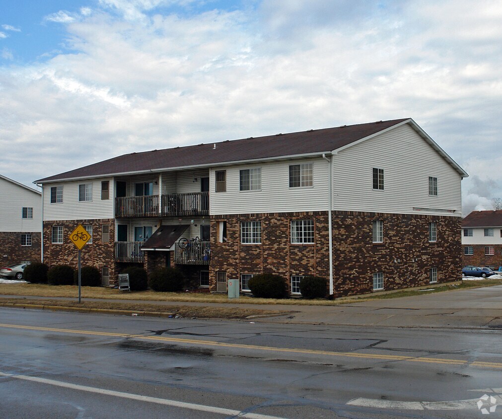 Building Photo - 356 W Market St