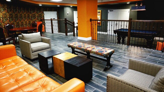 Foto del edificio - 595 River Rd